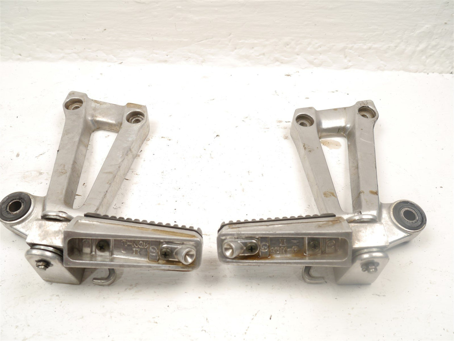 YAMAHA XJR 1300 2002-2005 REAR PEG HANGERS X 2