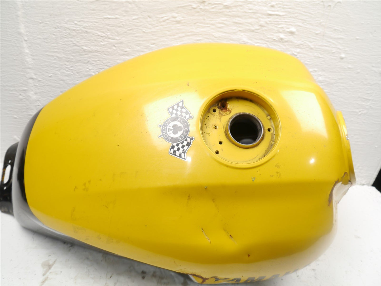 YAMAHA XJR 1300 2002-2005 FUEL TANK *DENTED*