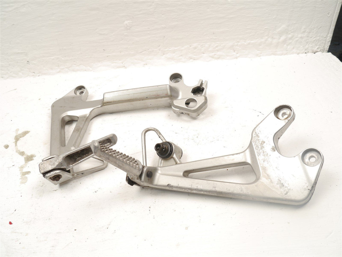 HONDA VFR800 1998-2001 REAR FOOTREST HANGERS & PEGS