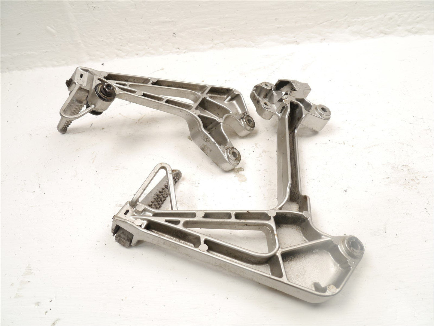 HONDA VFR800 1998-2001 REAR FOOTREST HANGERS & PEGS