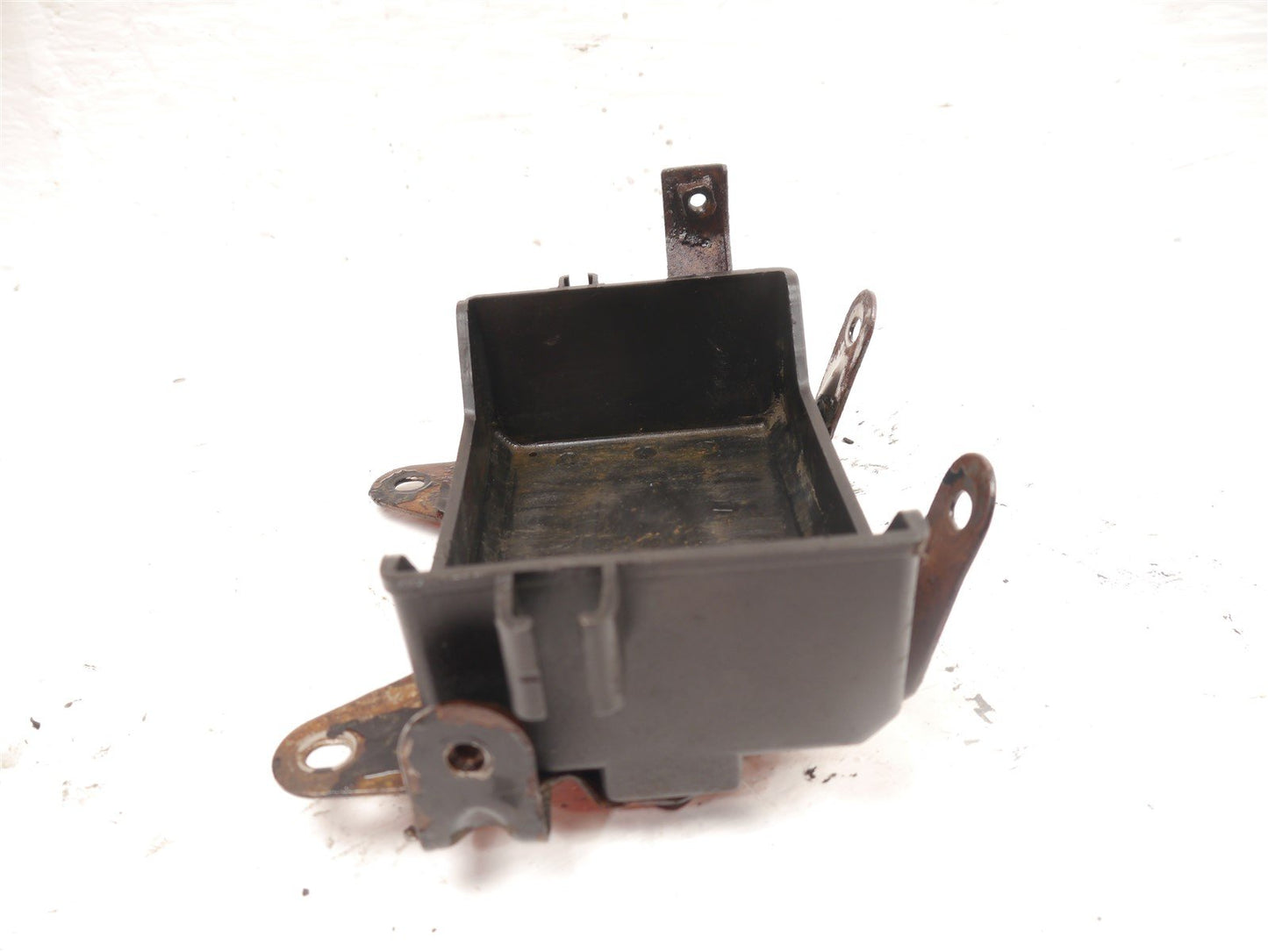 KAWASAKI GPZ750 A UNITRAK 1983-1985 BATTERY TRAY