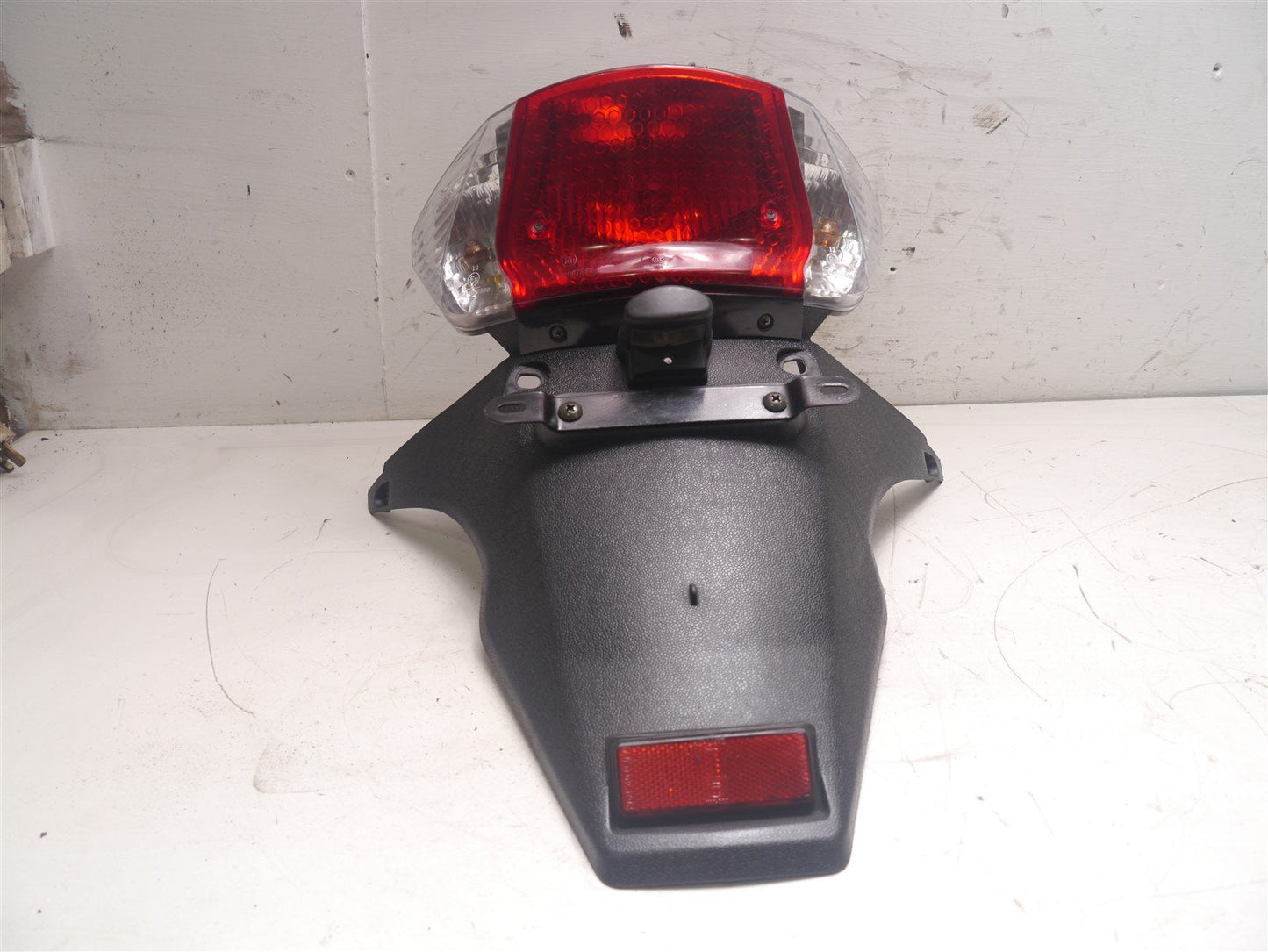 LEXMOTO TITAN 125 2017-2020 REAR LIGHT AND MUDGUARD