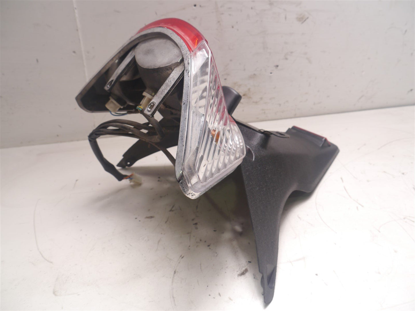 LEXMOTO TITAN 125 2017-2020 REAR LIGHT AND MUDGUARD