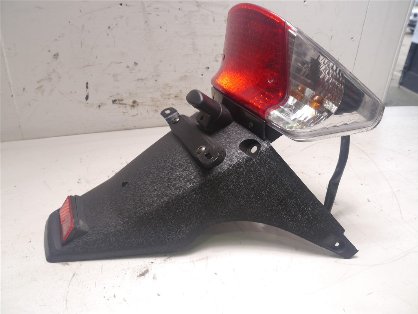 LEXMOTO TITAN 125 2017-2020 REAR LIGHT AND MUDGUARD