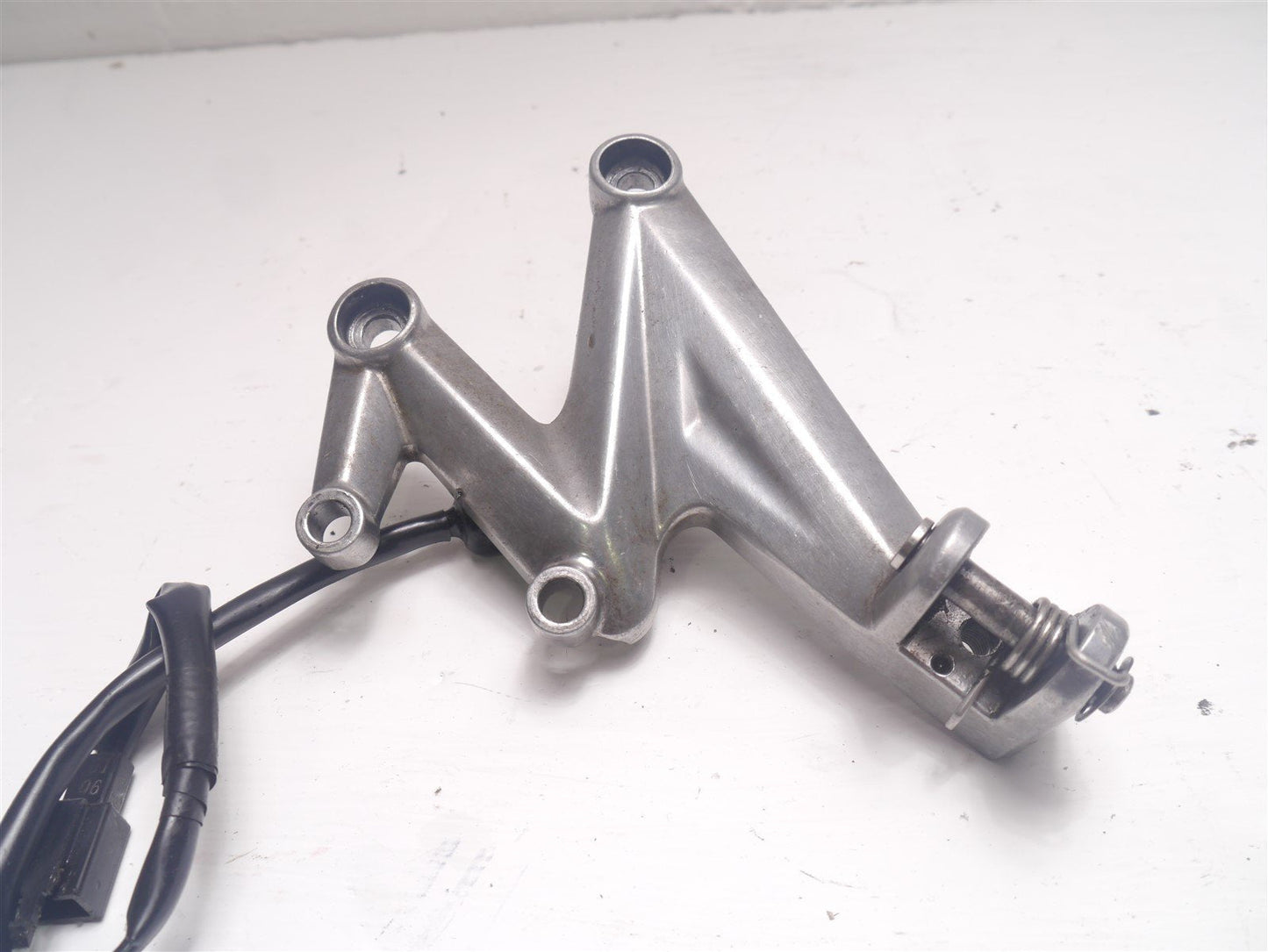 TRIUMPH 675 STREET TRIPLE 2008-2012 FRONT RIGHT HANGER