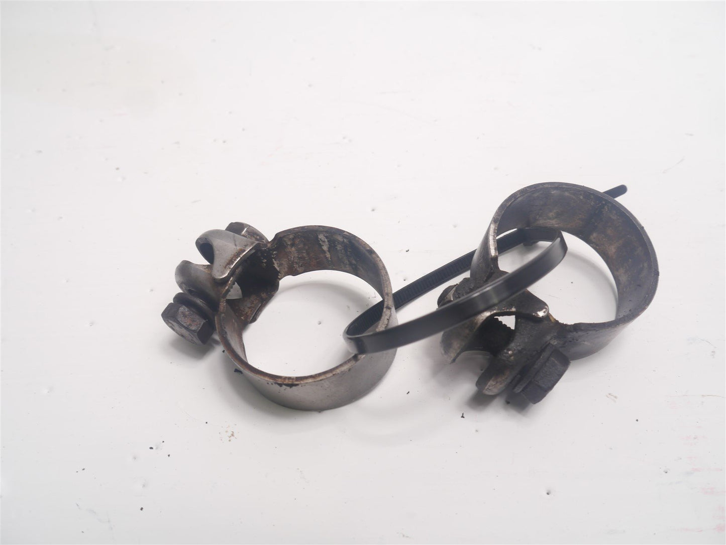 TRIUMPH TROPHY 900 1990-1994 EXHAUST CLAMPS X 2