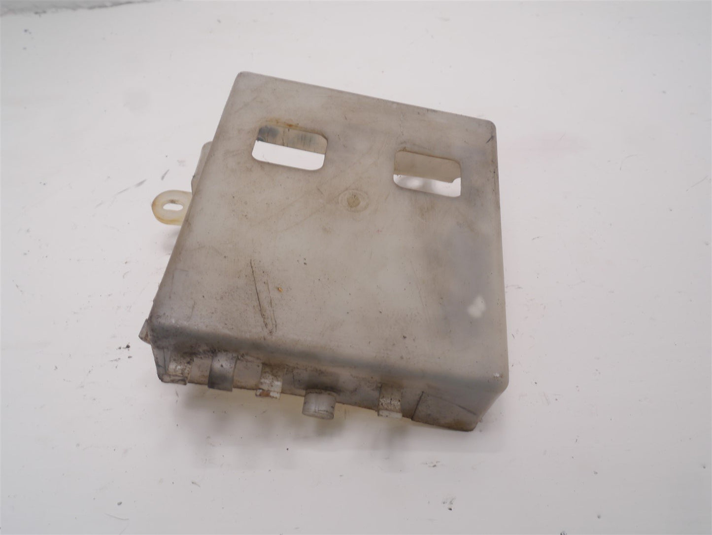 YAMAHA TZR 125 2RH 1987 BATTERY BOX AND RUBBER