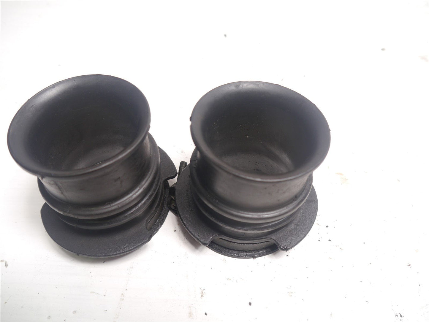 YAMAHA VIRAGO 535 2YL AIRBOX INLET RUBBERS