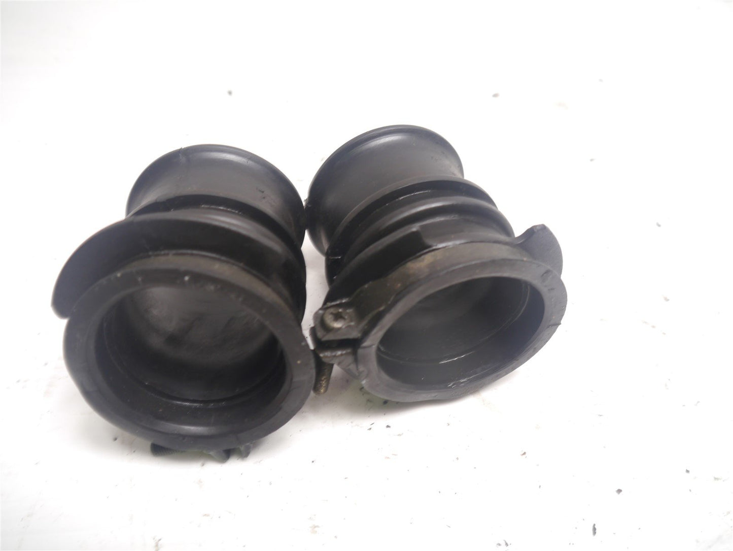 YAMAHA VIRAGO 535 2YL AIRBOX INLET RUBBERS