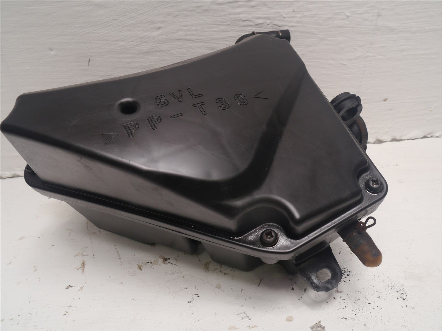 YAMAHA YBR125 2010-2014 AIRBOX ASSEMBLY AND RUBBER