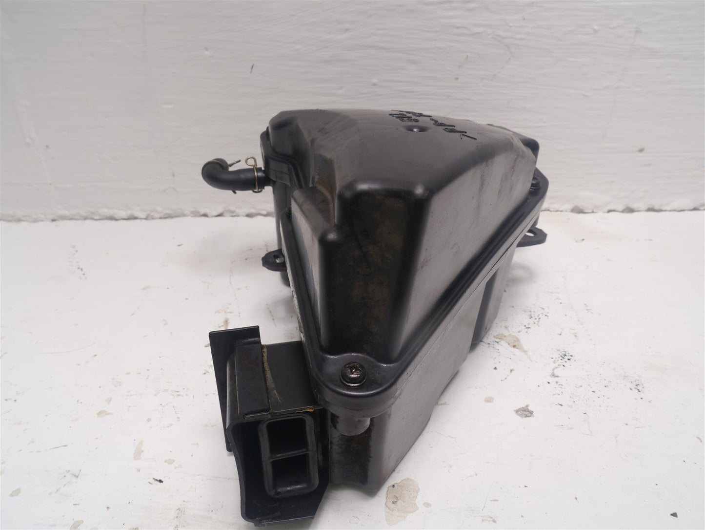 YAMAHA YBR125 2010-2014 AIRBOX ASSEMBLY AND RUBBER