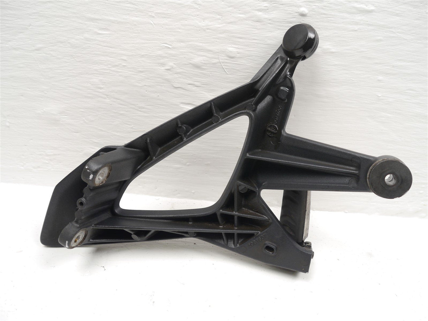 TRIUMPH SPRINT GT 1050 2010-2017 RIGHT REAR FOOTREST HANGER & PEG