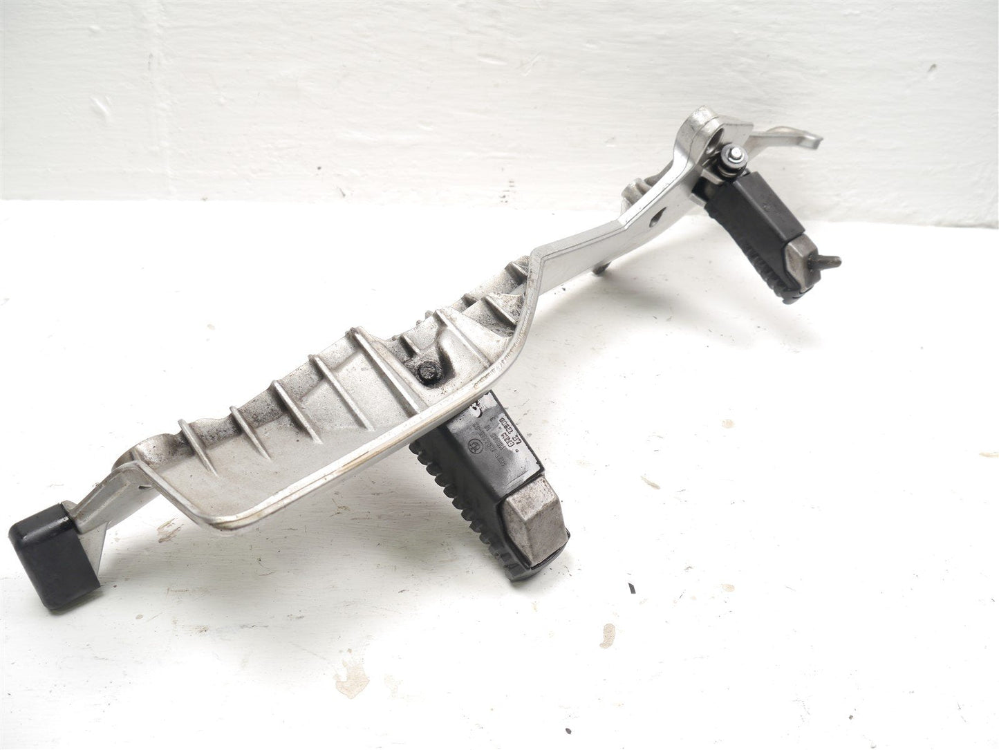 BMW R1200 RT 2006-2009 LEFT FOOTREST HANGER AND PEGS