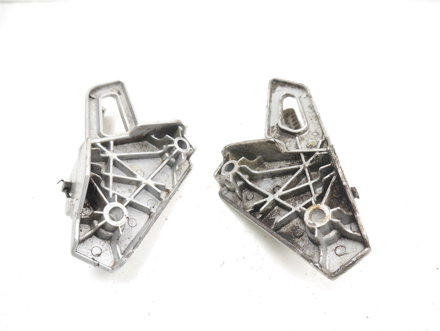 PEUGEOT SPEEDFIGHT 4 50CC REAR FOOTEST HANGERS & PEGS