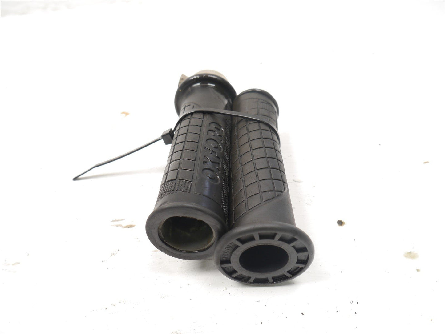 SYM XS125 K THROTTLE TUBE AND GRIPS