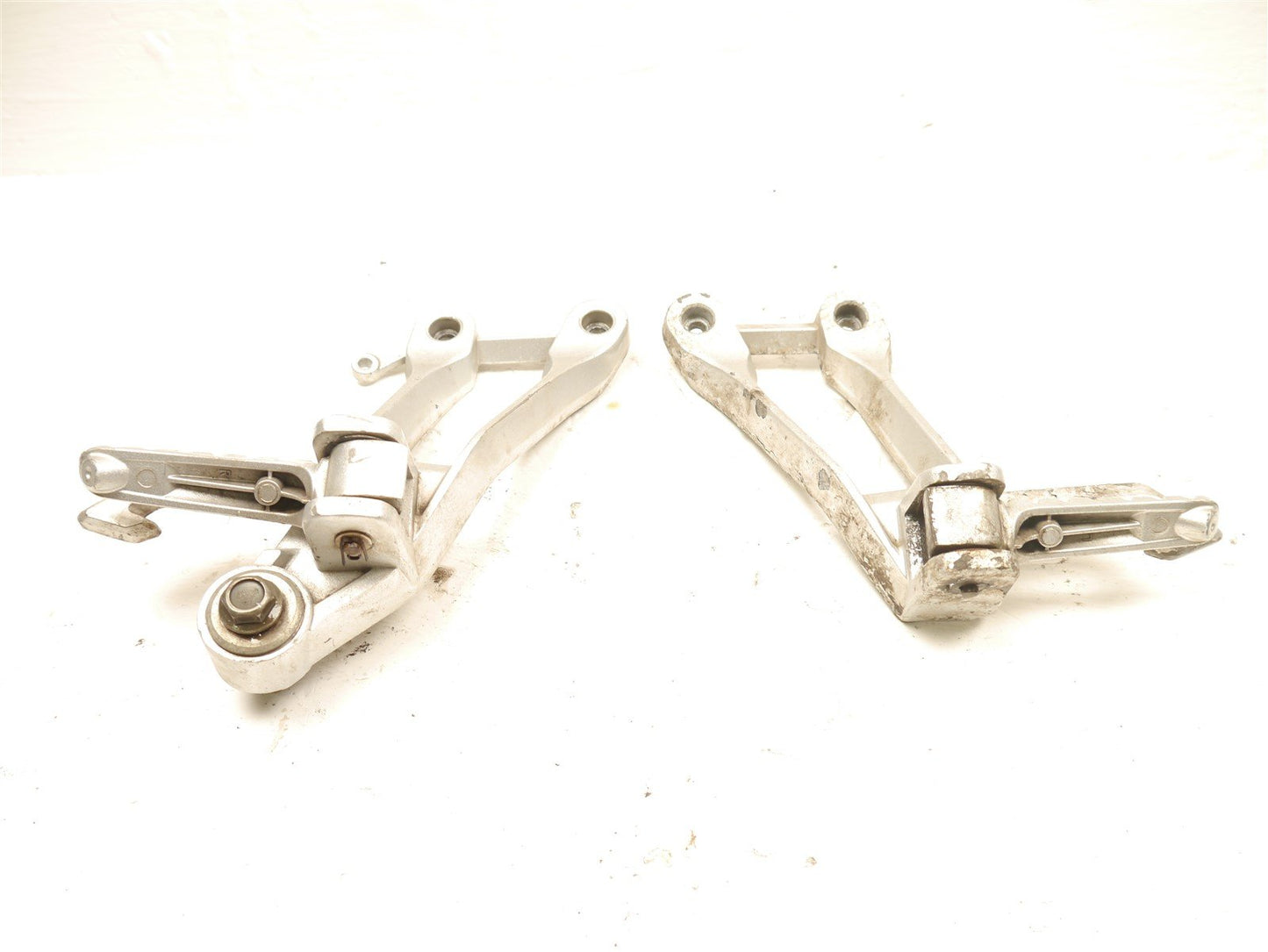 LEXMOTO VENOM 125 2015-2016 REAR FOOTREST HANGER & PEGS X 2