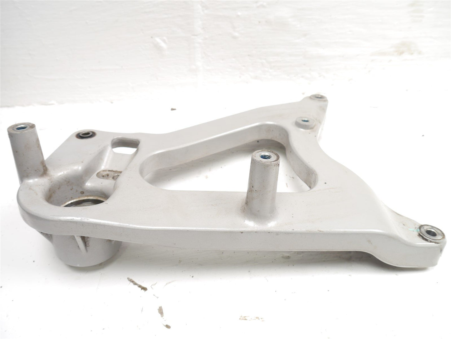 SYM JET X 125 2021-2023 EXHAUST REAR WHEEL BRACKET