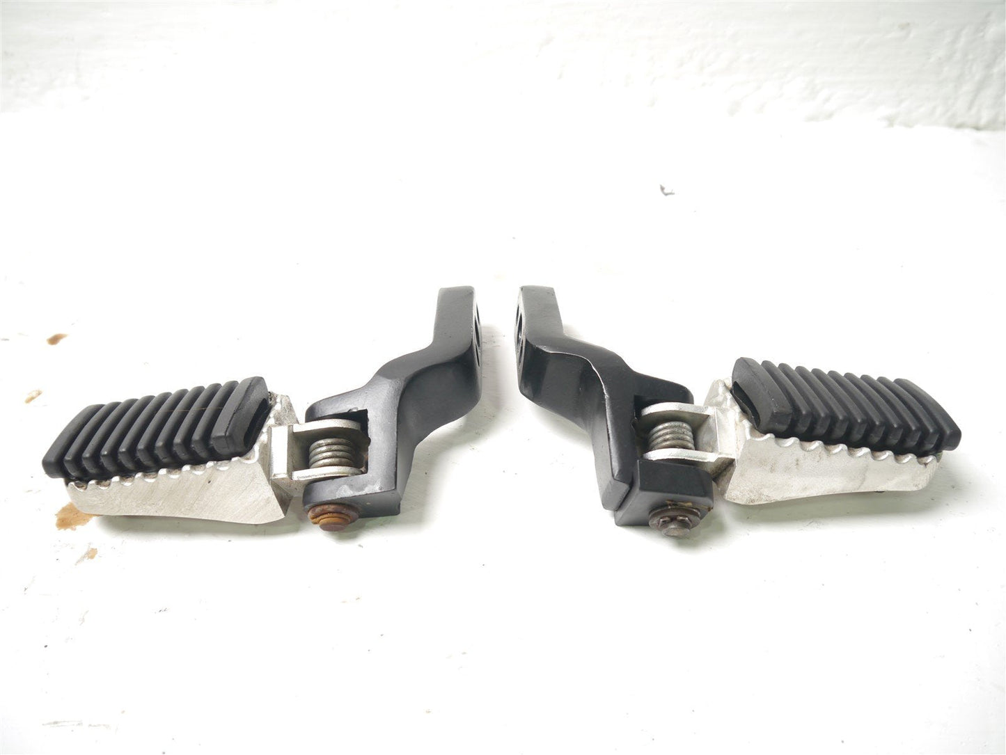 SINNIS TERRAIN 125 2021-2023 FRONT FOOTRESTS & HANGERS x 2