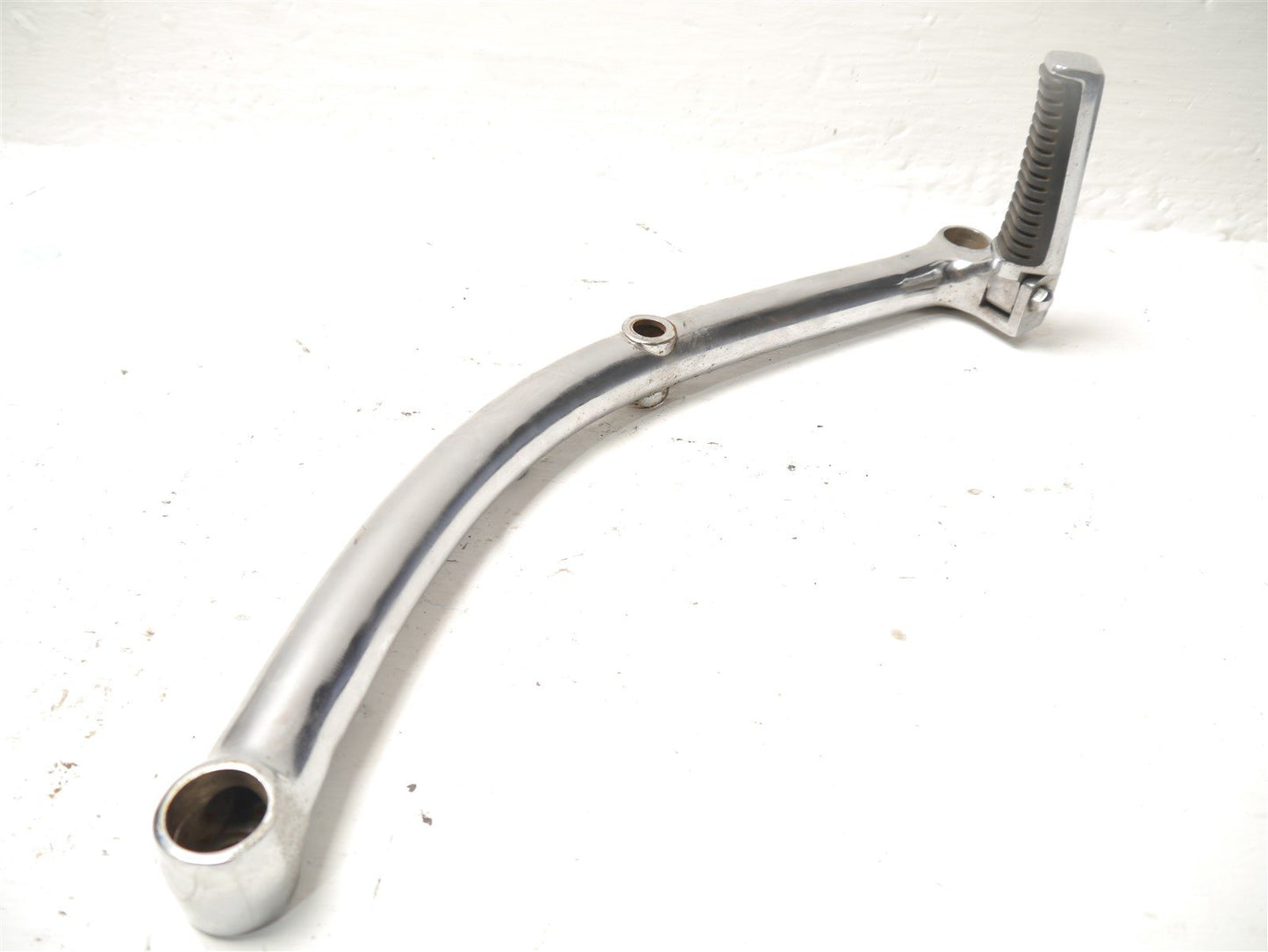 SUZUKI VS750 INTRUDER 1985-1991 RIGHT REAR FOOTREST HANGER AND PEG