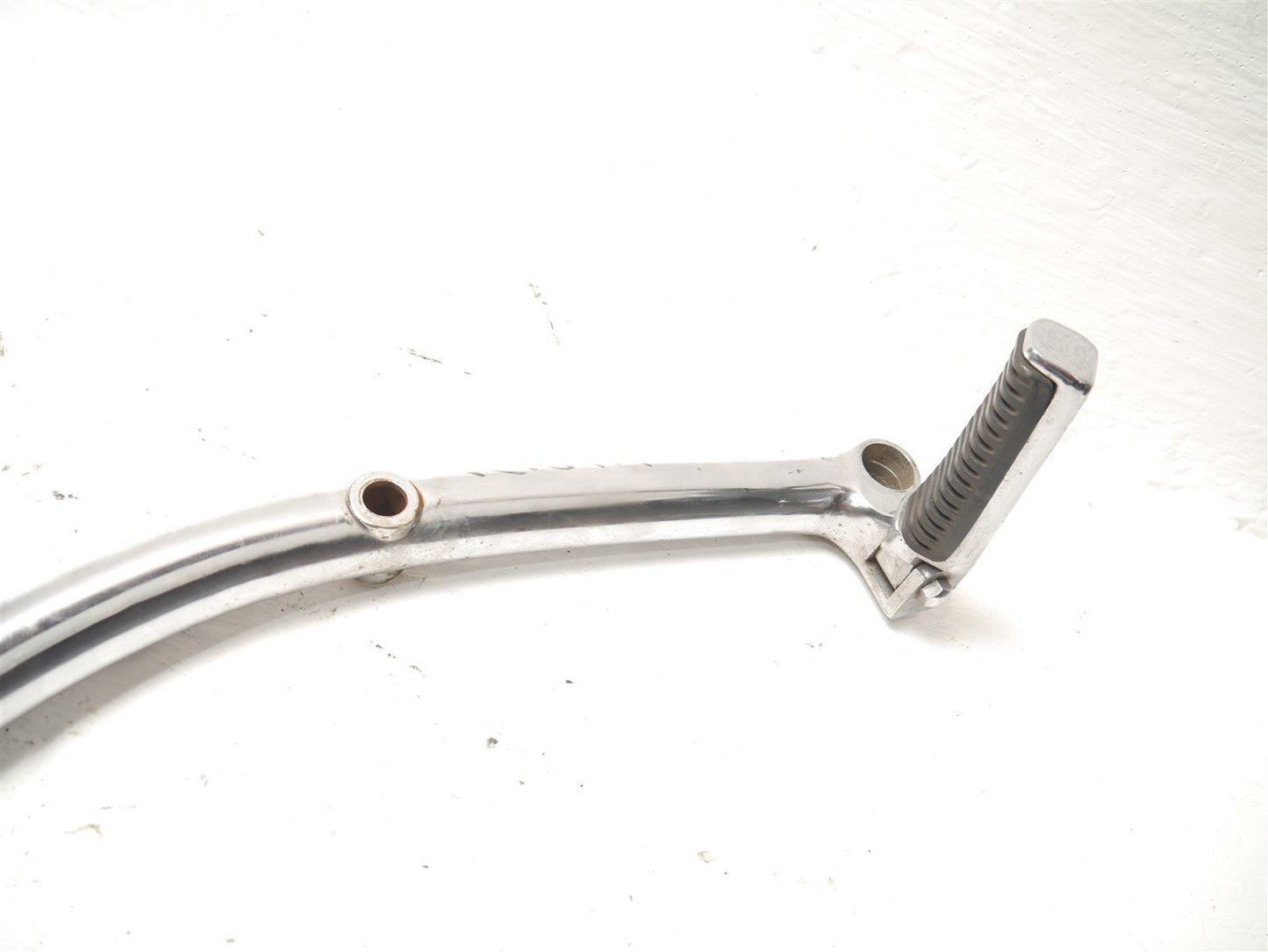 SUZUKI VS750 INTRUDER 1985-1991 RIGHT REAR FOOTREST HANGER AND PEG