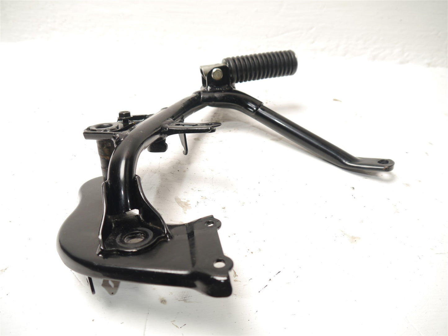 HONDA CB125F 2021-2023 RIGHT REAR FOOTREST HANGER AND PEG