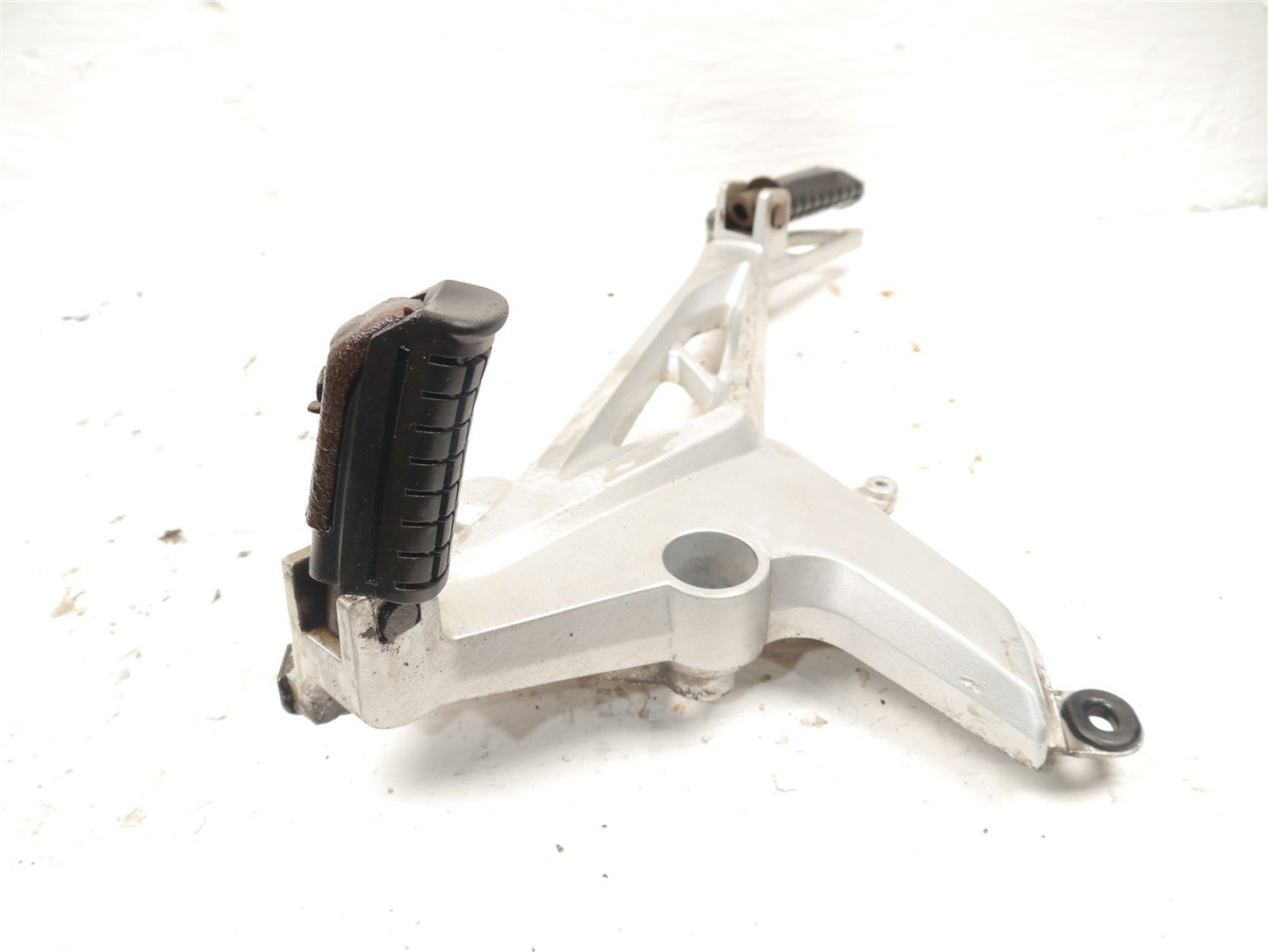 HONDA CB125F GLR125 2015-2019 RIGHT FOOTREST HANGER AND PEGS